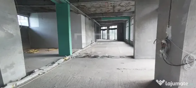 Inchirietr Spatiu comercial Vitrina