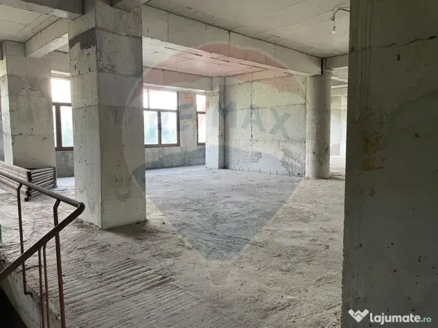 Spațiu comercial de 675mp de vânzare în zona Dudesti