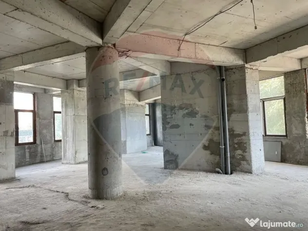 Spațiu comercial de 675mp de vânzare în zona Dudesti
