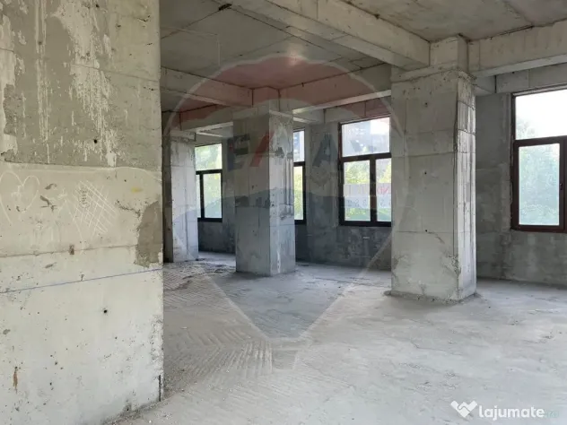 Spațiu comercial de 675mp de vânzare în zona Dudesti