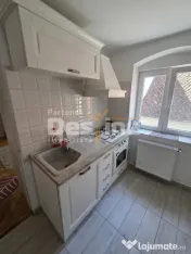 Apartament 2 camere, et. 1, proaspăt renovat, Piața Sfatul 