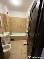 Apartament cu 3 camere 56 mp, zona Centrala .