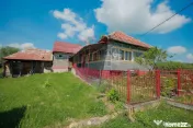 De vânzare casă cu teren și pădure 55706 mp - Șinteu... 