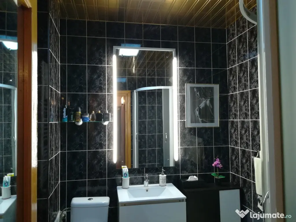 Vand in Onesti Primăria Veche Apartament 3 camere DEOSEBIT,utilat