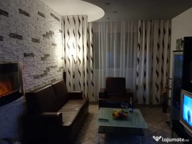 Vand in Onesti Primăria Veche Apartament 3 camere DEOSEBIT,utilat