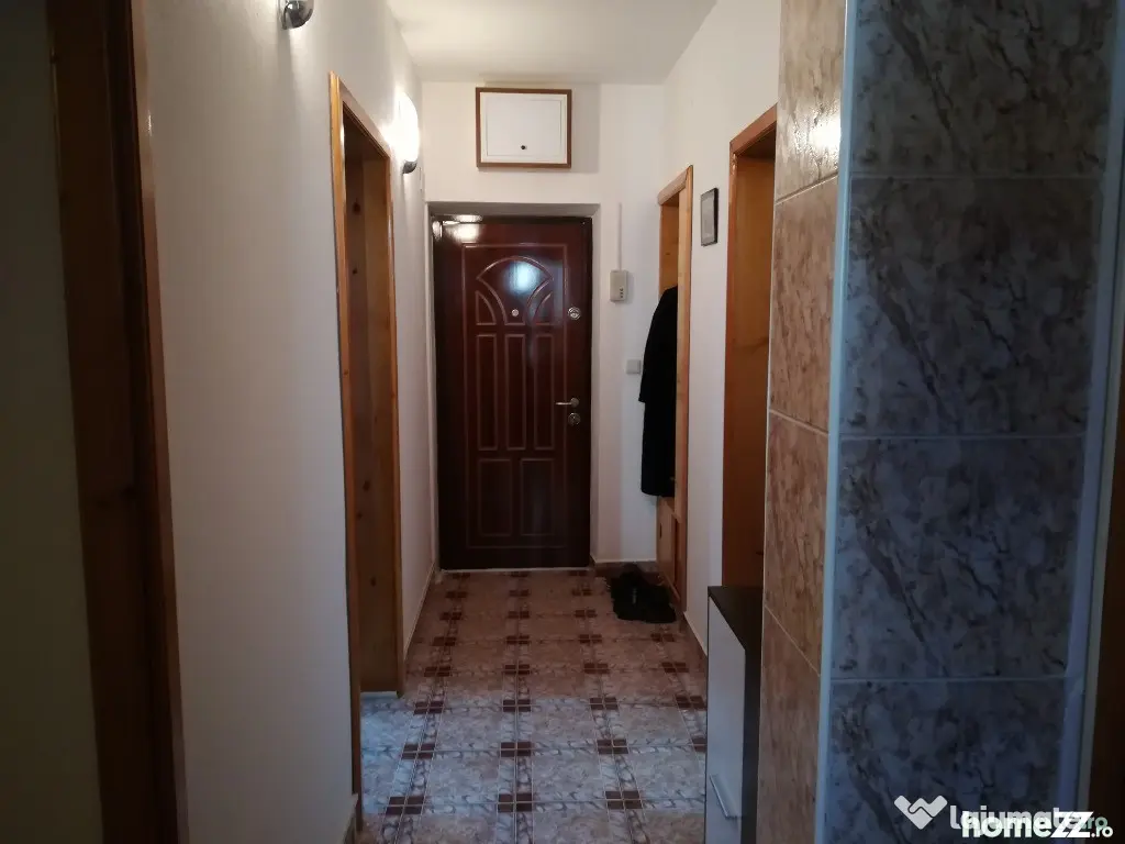 Vand in Onesti Primăria Veche Apartament 3 camere DEOSEBIT,utilat