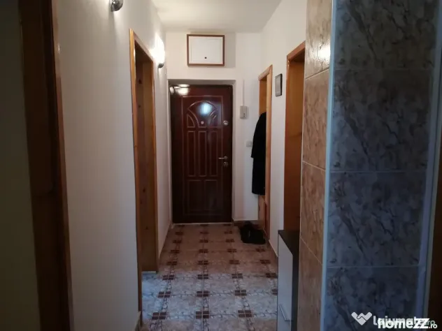 Vand in Onesti Primăria Veche Apartament 3 camere DEOSEBIT,utilat