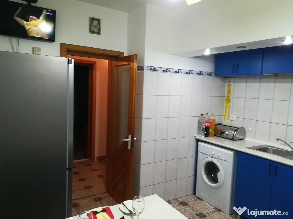 Vand in Onesti Primăria Veche Apartament 3 camere DEOSEBIT,utilat