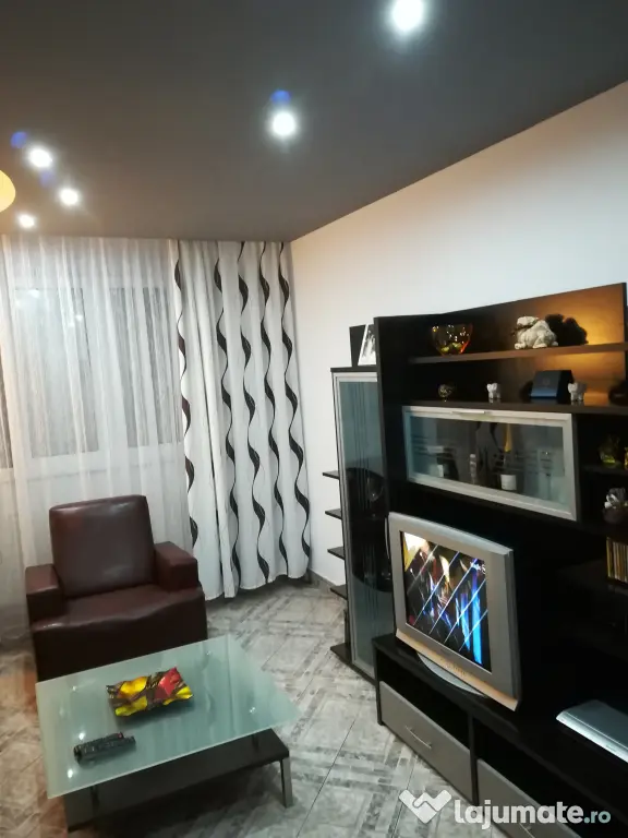 Vand in Onesti Apartament 3 camere DEOSEBIT,utilat