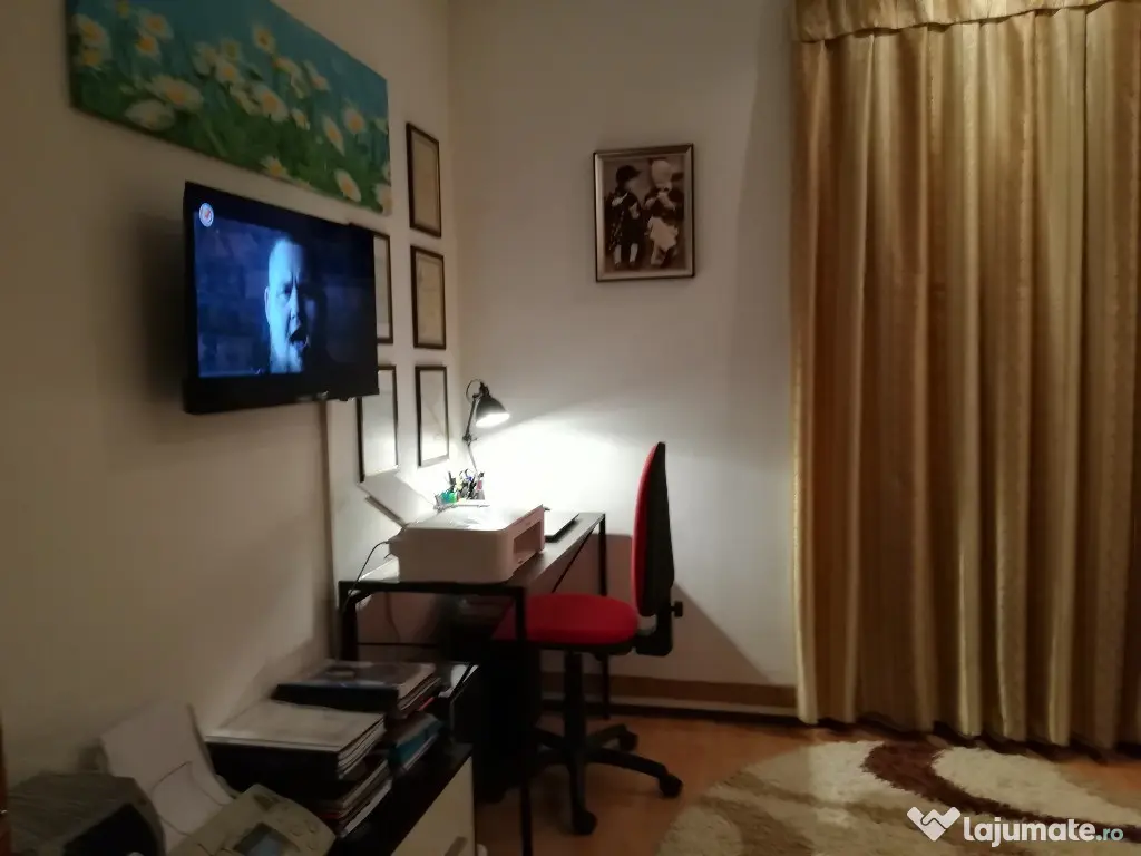 Vand in Onesti Primăria Veche Apartament 3 camere DEOSEBIT,utilat