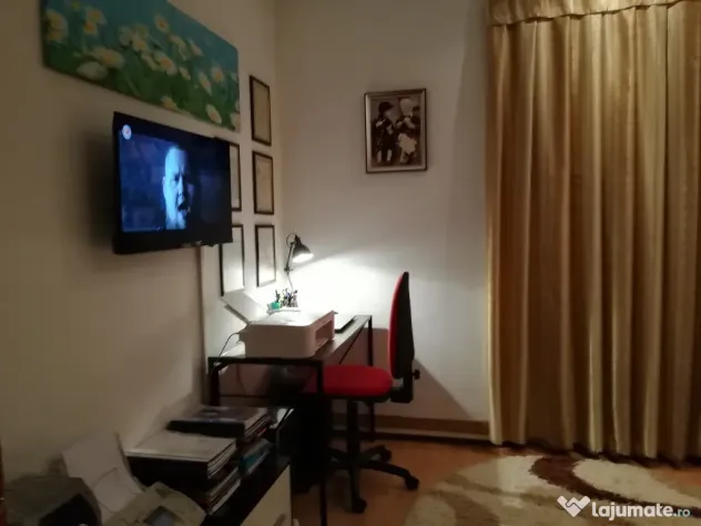 Vand in Onesti Primăria Veche Apartament 3 camere DEOSEBIT,utilat