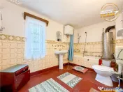 Apartament in casa cu intrare separata si curte proprie, Bai