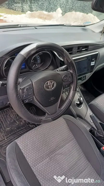TOYOTA Auris 2018 — imagine 3