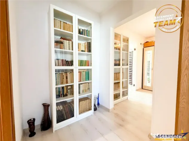 Apartament cu 3 camere, decomandat, etaj2, Central, Sfantu G