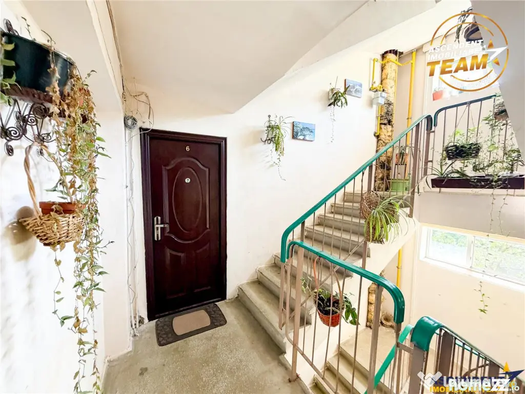 Apartament cu 3 camere, decomandat, etaj2, Central, Sfantu G