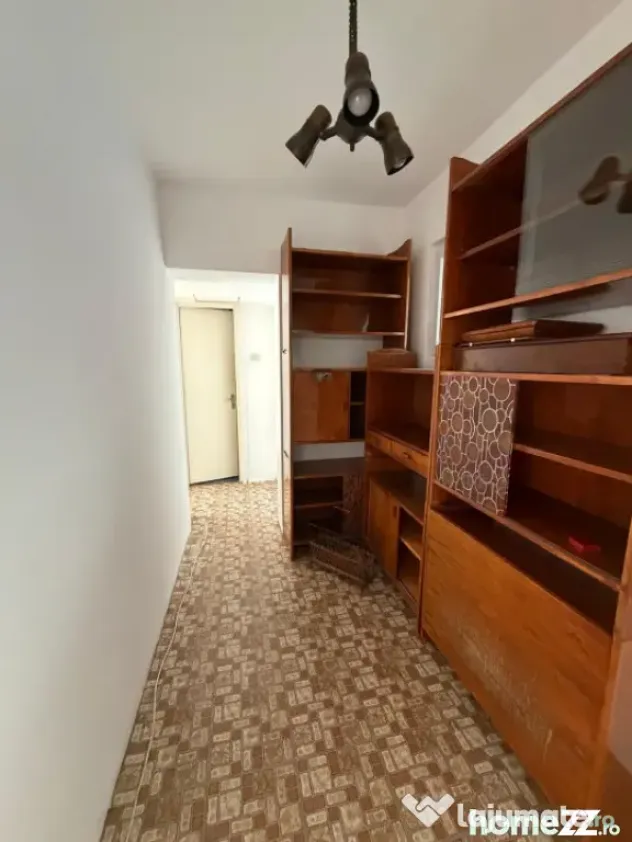 Apartament 3 camere + boxa, etaj intermediar, Radauti