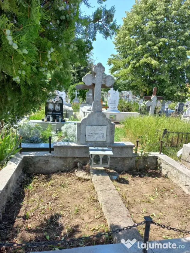 Vand 2 locuri de veci amenajate aleea centrala cimitir Pietricica Piatra Neamt