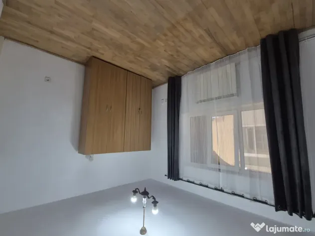 Închiriez apartament 3 camere