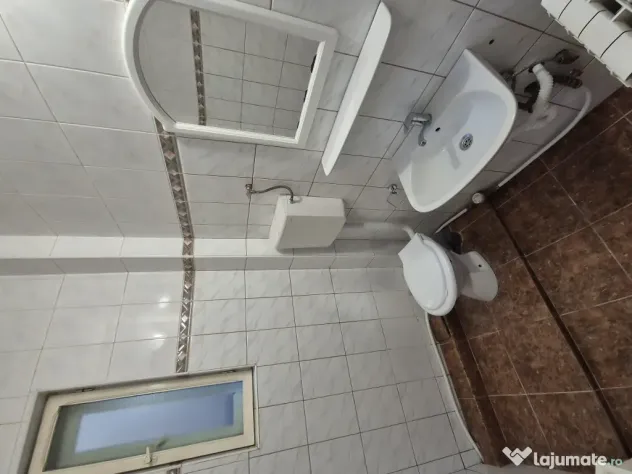 Închiriez apartament 3 camere