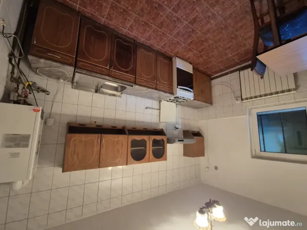 Închiriez apartament 3 camere