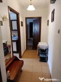 PF vând ap 2 camere etaj intermediar 