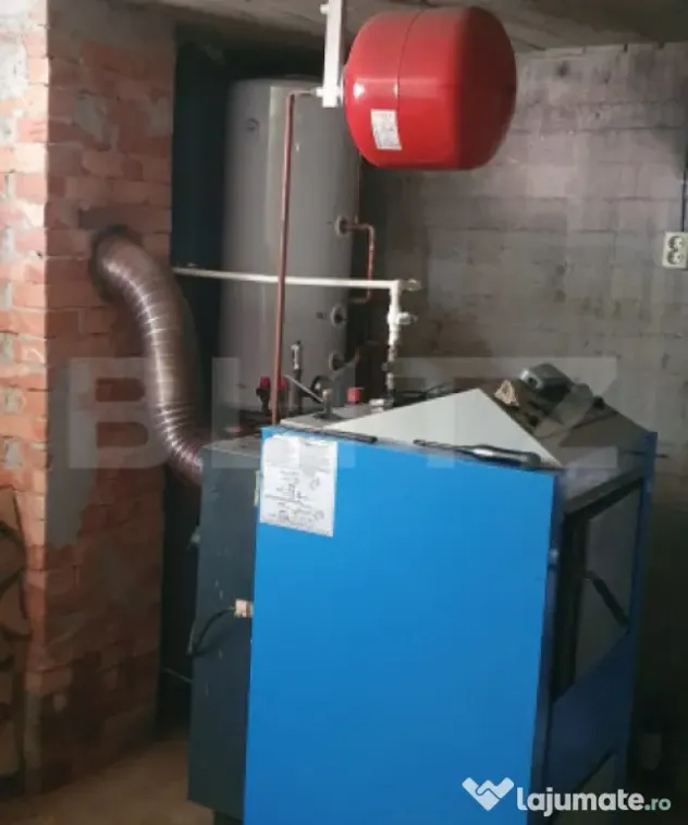 Casă 3 camere finisate (parter) si 7 camere la rosu (Et+M)1