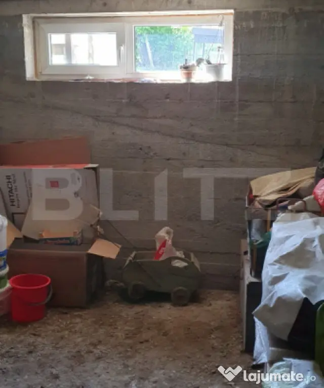 Casă 3 camere finisate (parter) si 7 camere la rosu (Et+M)1