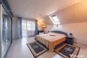 Casa visurilor cu 4000 mp livada roditoare si gradina Darman 