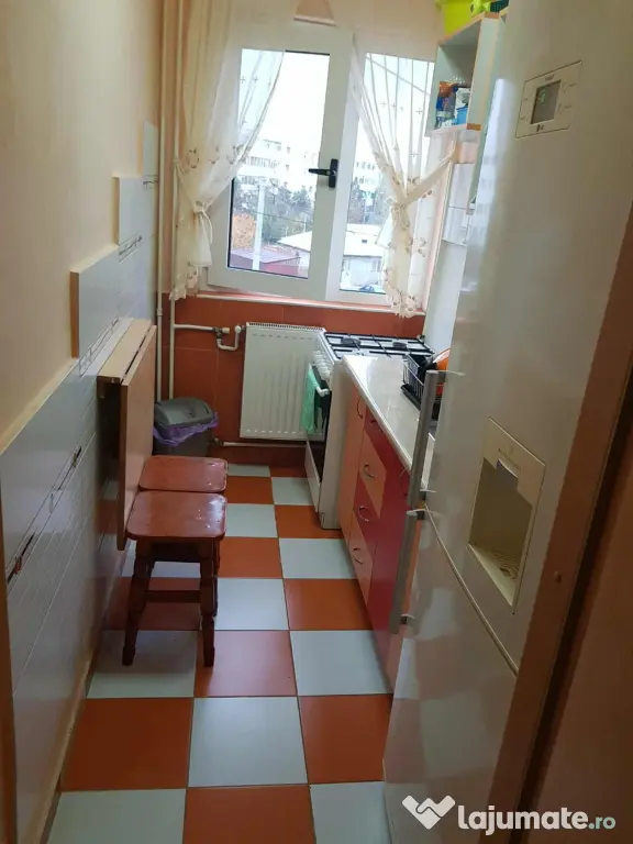 Inchiriez Apartament 2 camere, zona OMV Vest