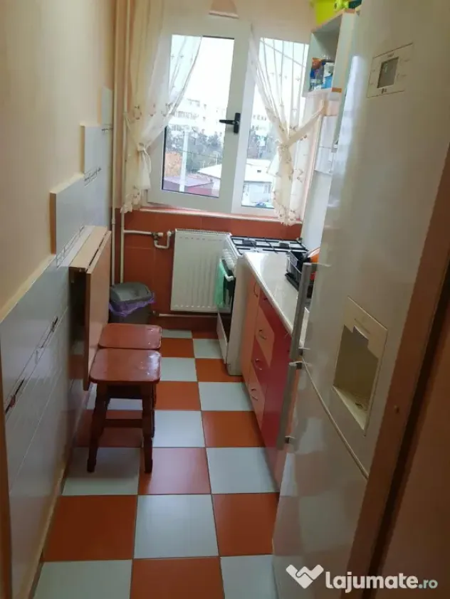 Inchiriez Apartament 2 camere, zona OMV Vest