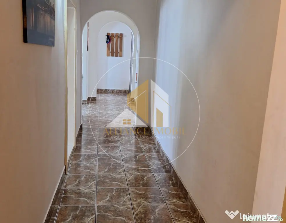 APARTAMENT 3 CAMERE DE VANZARE , DECOMANDAT , ZONA CENTRALA