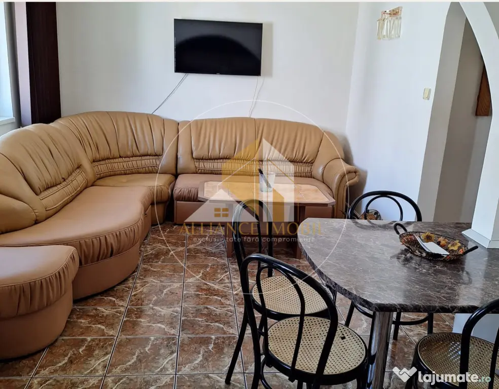 APARTAMENT 3 CAMERE DE VANZARE , DECOMANDAT , ZONA CENTRALA