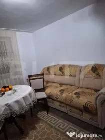 Apartament de vanzare, cu 2 camere, decomandat, in Vatra Dor