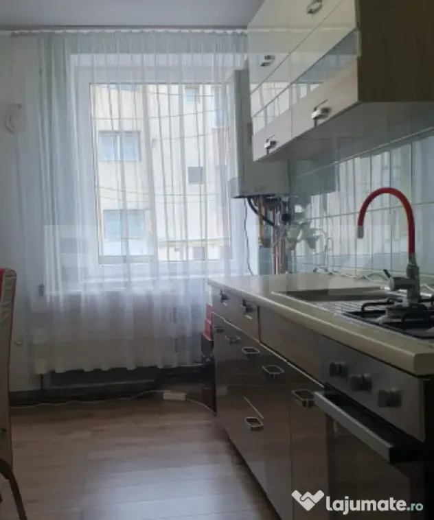Se vinde apartament cu 2 camere decomandat in Vatra Dornei