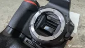 Nikon D5600 Body (Doar 7006 cadre) + Grip Meike + 6 Acumulatori + Accesorii