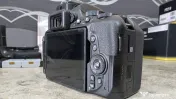 Nikon D5600 Body (Doar 7006 cadre) + Grip Meike + 6 Acumulatori + Accesorii
