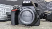 Nikon D5600 Body (Doar 7006 cadre) + Grip Meike + 6 Acumulatori + Accesorii