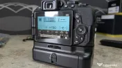 Nikon D5600 Body (Doar 7006 cadre) + Grip Meike + 6 Acumulatori + Accesorii