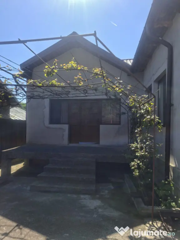 CASA DE VANZARE IN SURANI,OAZA DE LINISTE SI CONFORT