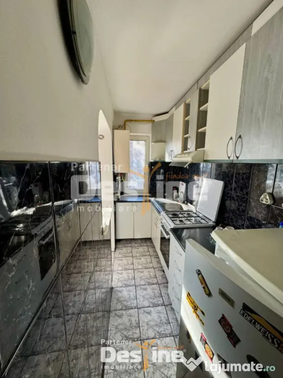 Podu Ros - Apartament 3 camere semidecomandat, MOBILAT și U