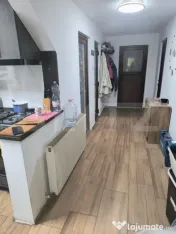 CASA DE VANZARE CU 3 CAMERE ZONA CENTRALA 