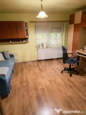 CASA DE VANZARE CU 3 CAMERE ZONA CENTRALA 
