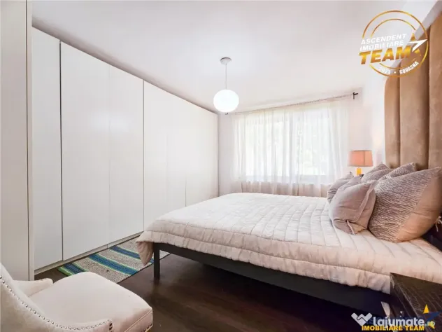 Zona ultracentrala, 2 camere decomandate, cu beci si garaj,