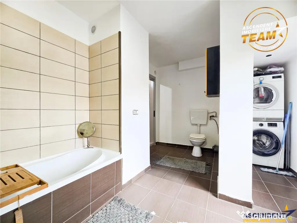 Zona ultracentrala, 2 camere decomandate, cu beci si garaj,