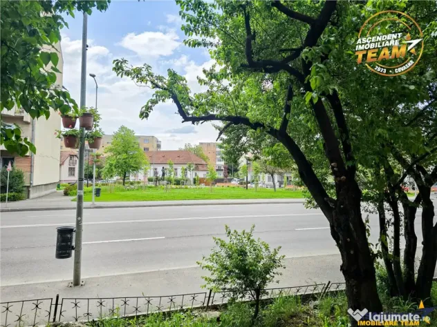 Zona ultracentrala, 2 camere decomandate, cu beci si garaj,