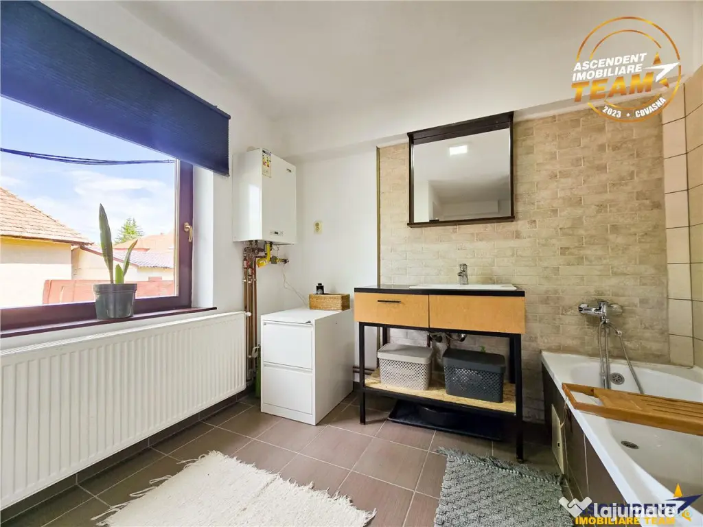 Zona ultracentrala, 2 camere decomandate, cu beci si garaj,