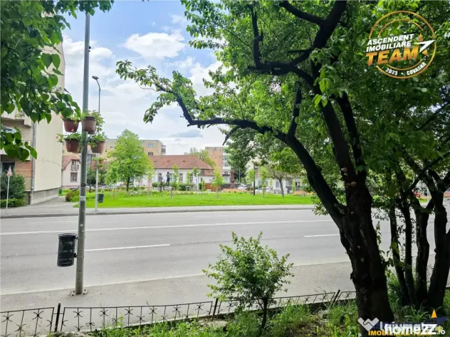 Zona ultracentrala, 2 camere decomandate, cu beci si garaj,