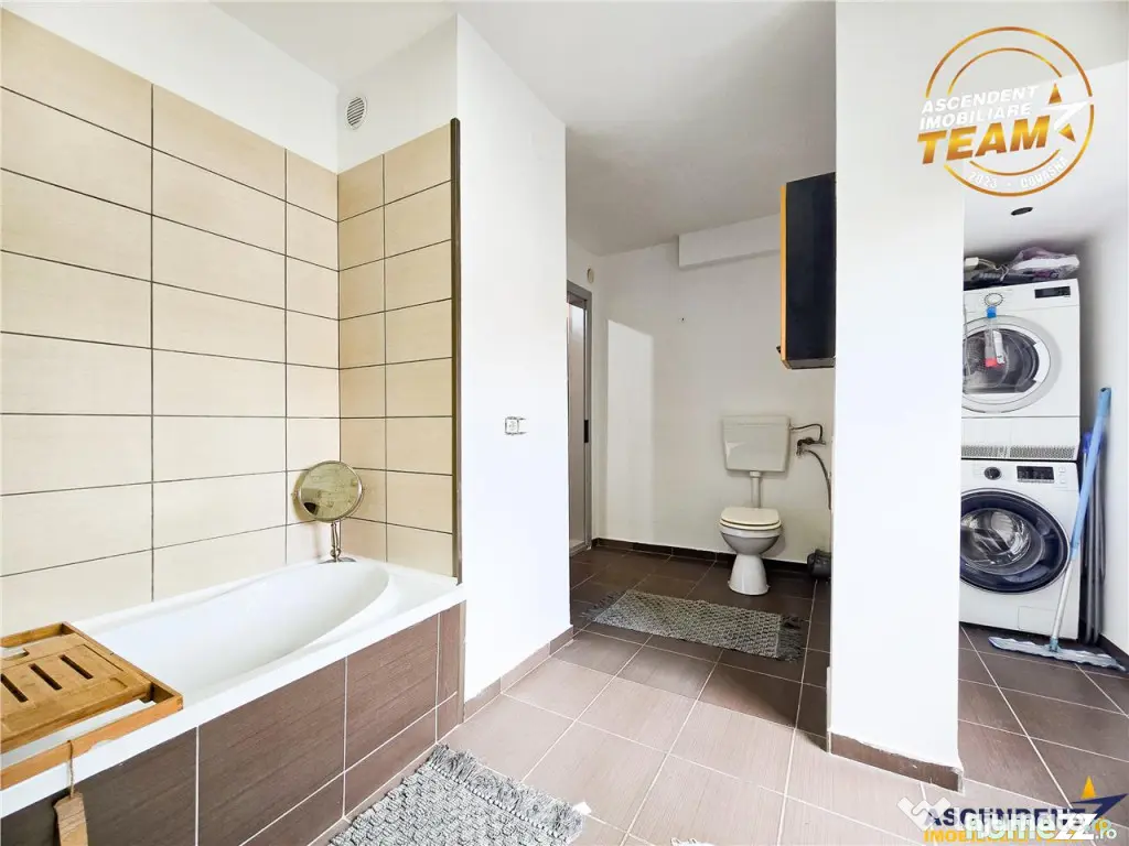 Zona ultracentrala, 2 camere decomandate, cu beci si garaj,