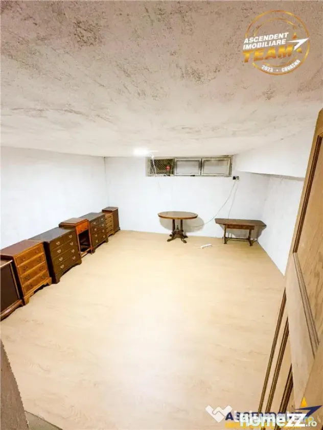Zona ultracentrala, 2 camere decomandate, cu beci si garaj,