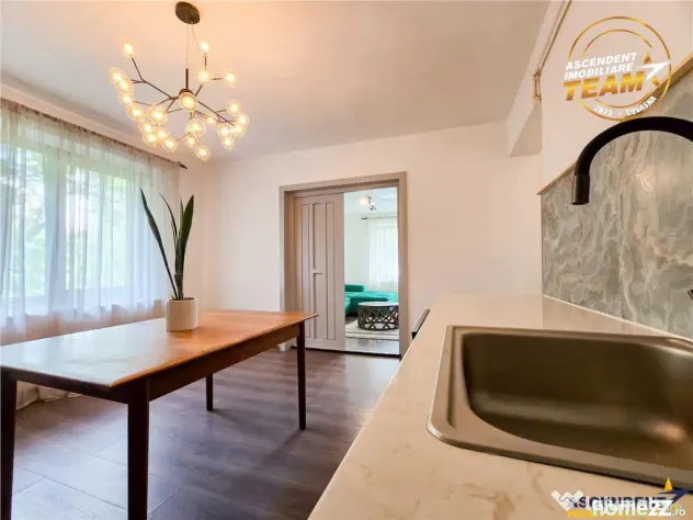 Zona ultracentrala, 2 camere decomandate, cu beci si garaj,